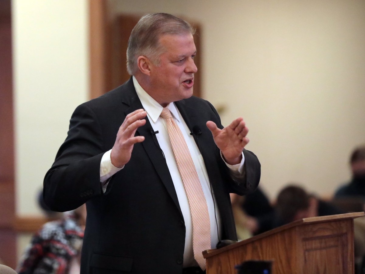 Erick Kaaral speaks to members of the Wisconsin Assembly.